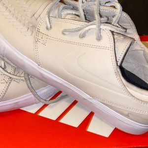 Causal Nikes never worn size  10